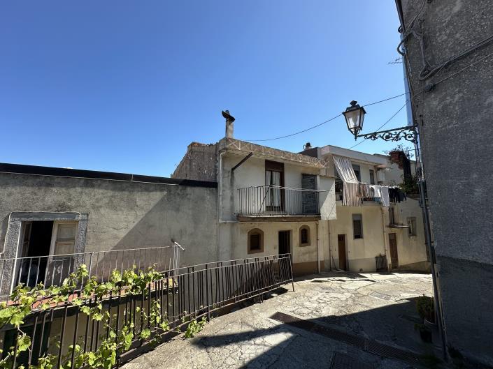 Image No.6-2 Bed Townhouse for sale