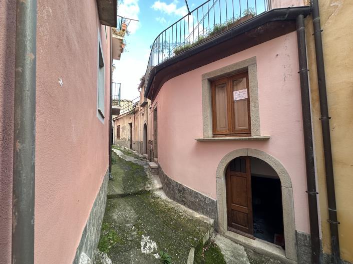 Image No.3-Maison de 2 chambres à vendre à Novara di Sicilia