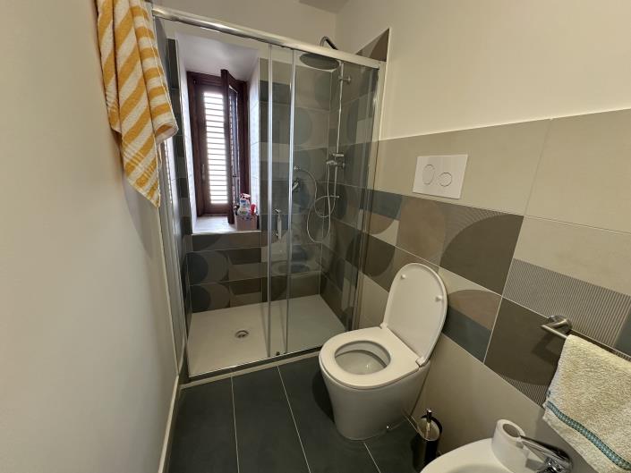 Image No.12-4 Bed Townhouse for sale