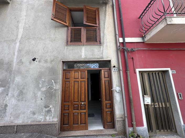 Image No.32-4 Bed Townhouse for sale