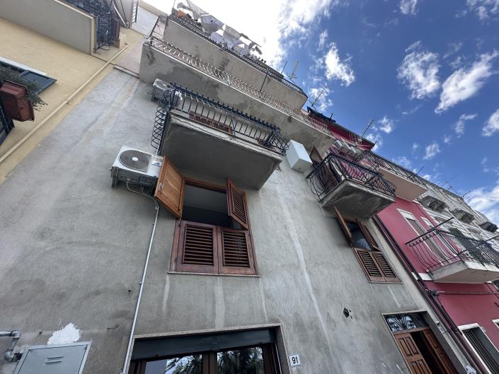 Image No.35-4 Bed Townhouse for sale