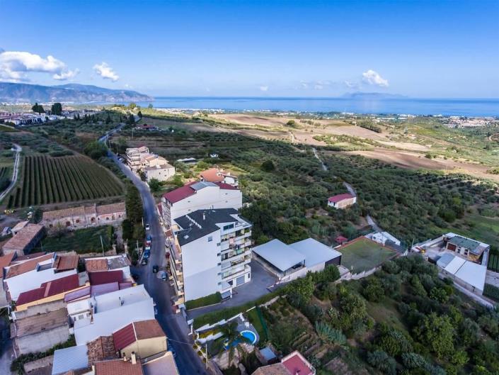 Image No.25-3 Bed Apartment for sale