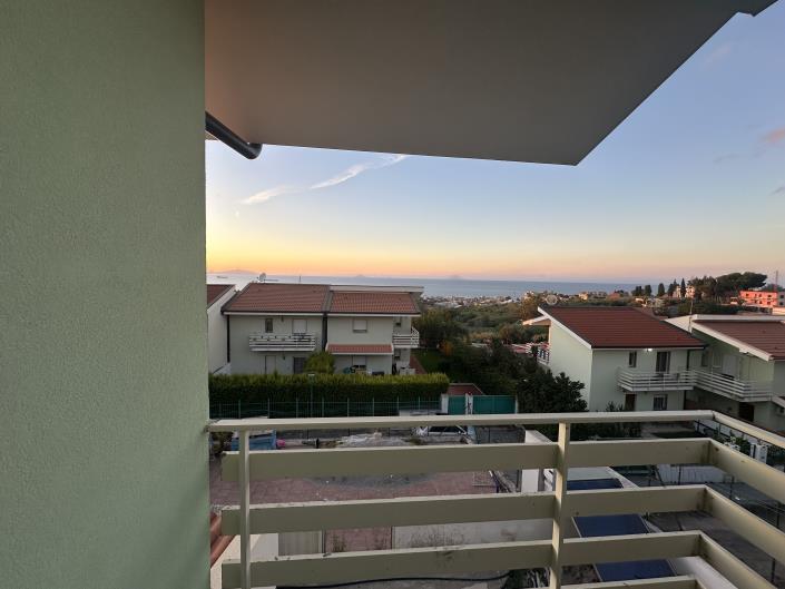 Image No.4-2 Bed Villa for sale