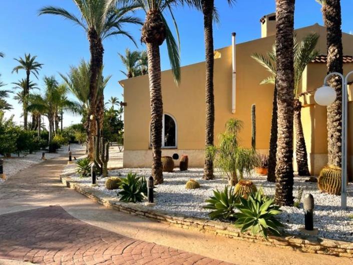 Image No.17-5 Bed Villa for sale