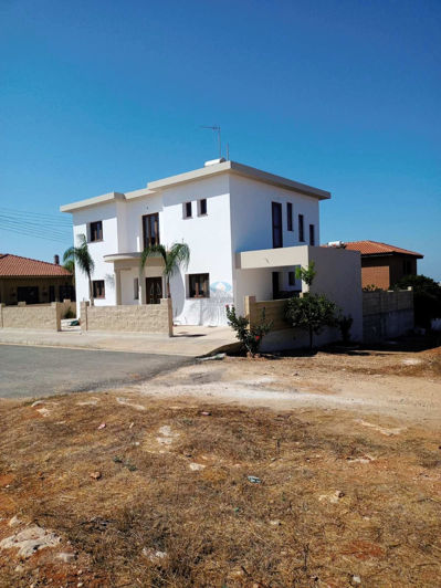 Image No.2-4 Bed Villa for sale