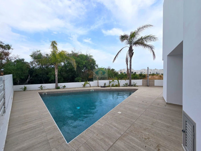 Image No.18-5 Bed Villa for sale