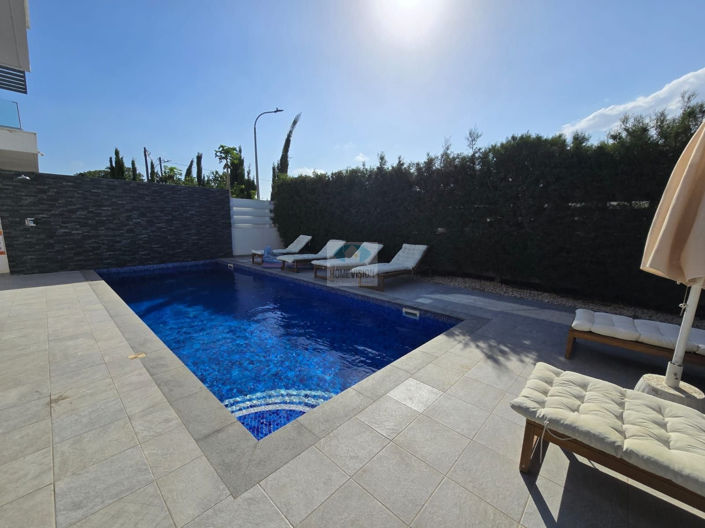 Image No.2-3 Bed Villa for sale