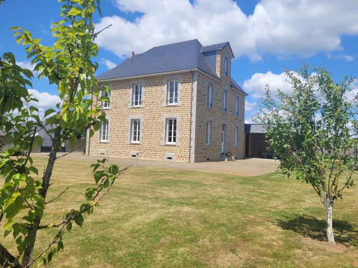 Image No.2-Maison de campagne de 7 chambres à vendre à Désertines