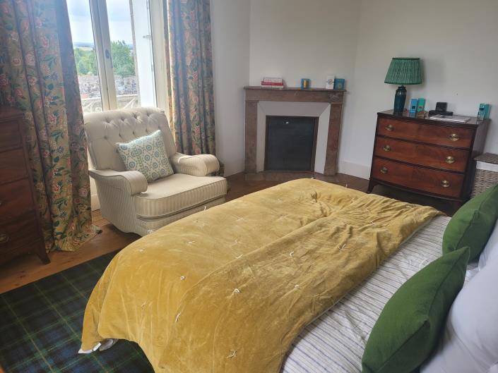 Image No.17-5 Bed Chateaux for sale