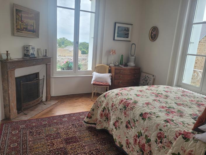 Image No.18-5 Bed Chateaux for sale