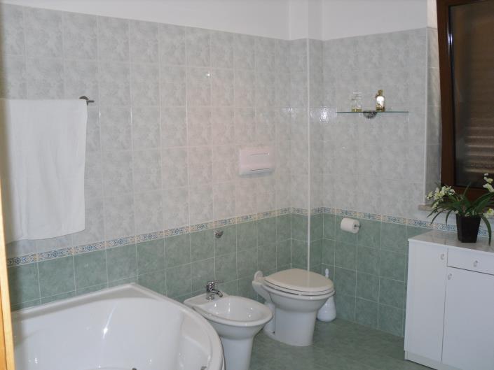 Image No.25-4 Bed Villa / Detached for sale