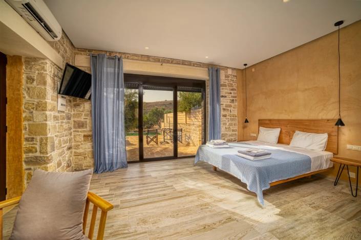 Image No.8-6 Bed Hotel for sale