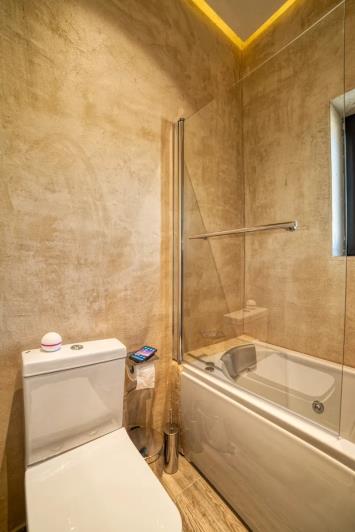 Image No.18-6 Bed Hotel for sale