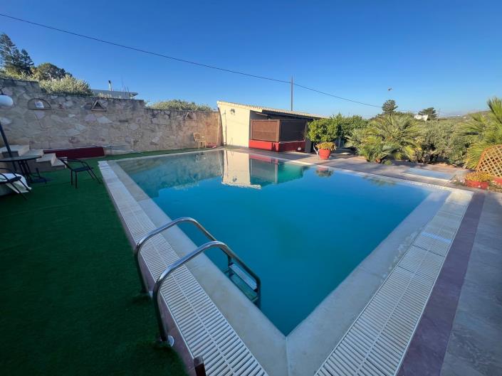 Image No.13-2 Bed House for sale