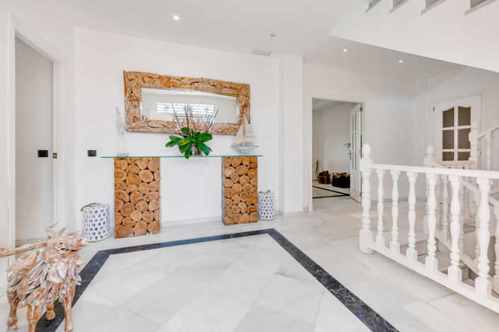 Image No.9-5 Bed Villa for sale