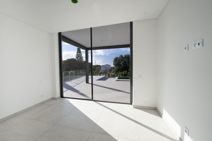 Image No.12-4 Bed Villa for sale