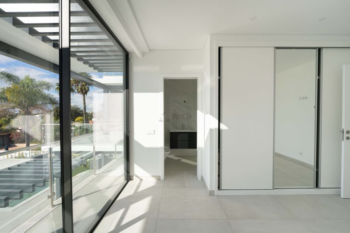 Image No.18-4 Bed Villa for sale