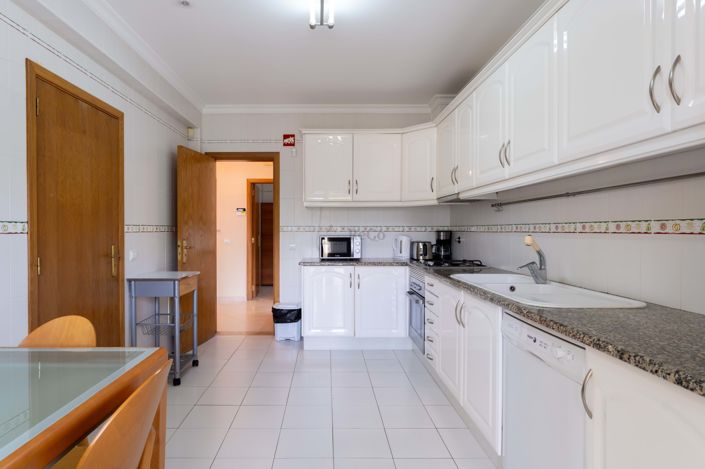 Image No.12-4 Bed Townhouse for sale