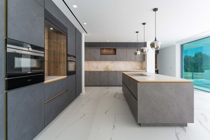 Image No.10-5 Bed Villa for sale