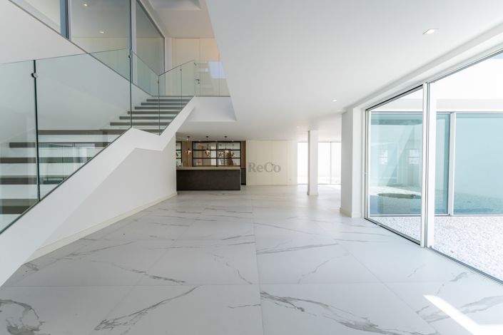 Image No.40-5 Bed Villa for sale