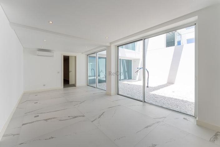 Image No.50-5 Bed Villa for sale