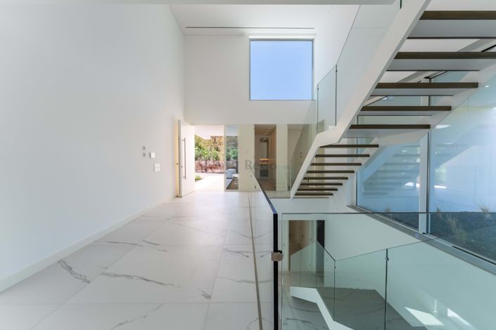 Image No.6-5 Bed Villa for sale