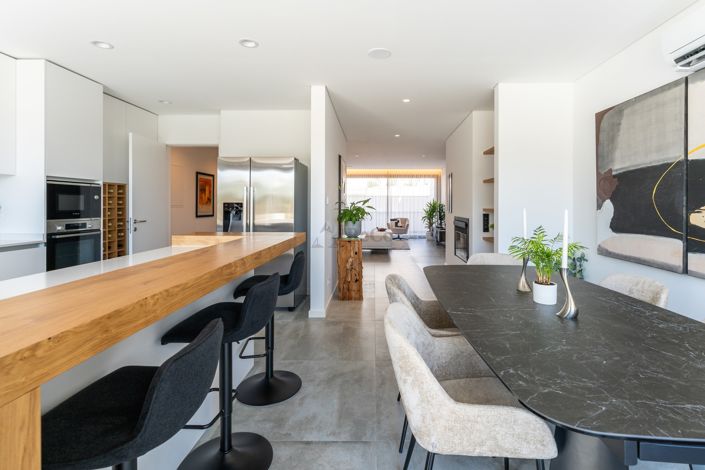 Image No.12-3 Bed Property for sale