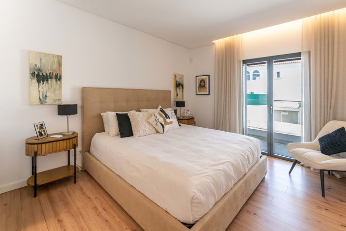 Image No.17-3 Bed Property for sale