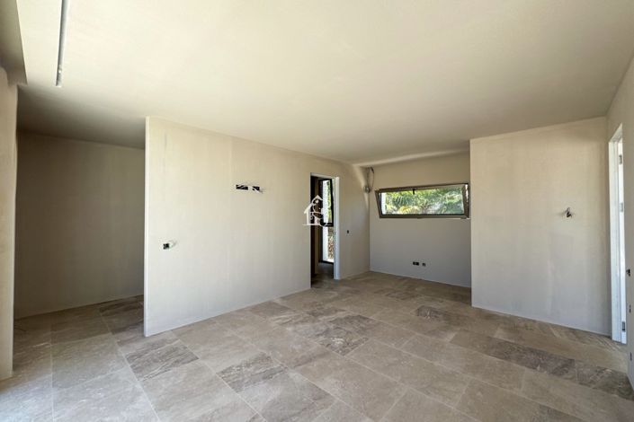 Image No.31-5 Bed Villa for sale