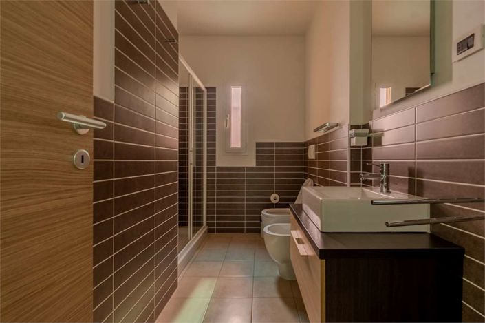 Image No.10-1 Bed Property for sale