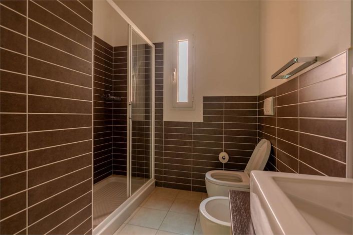 Image No.11-1 Bed Property for sale