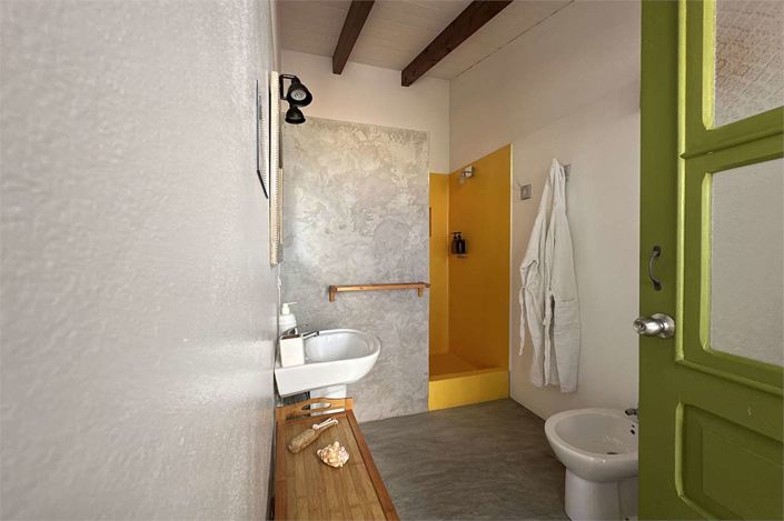 Image No.12-3 Bed Property for sale