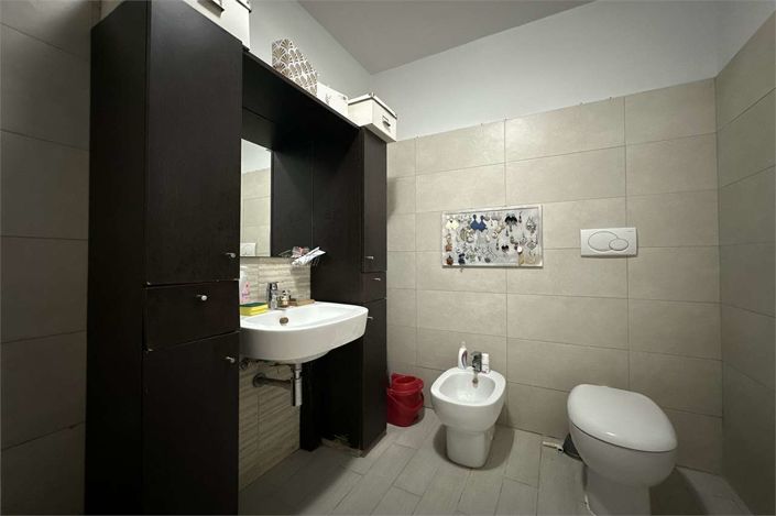 Image No.9-2 Bed Property for sale