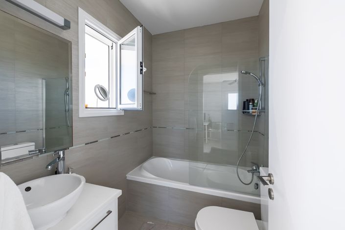 Image No.9-3 Bed House for sale