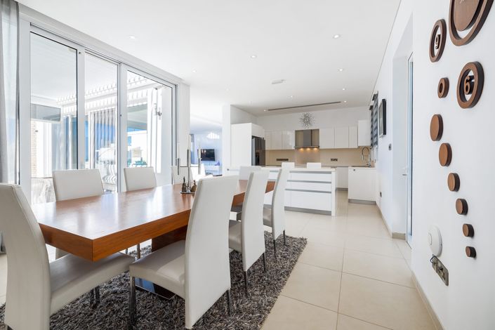 Image No.10-Villa de 4 chambres à vendre à Peyia