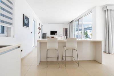 94ea014c-e904-41bd-8974-0652a602bb08