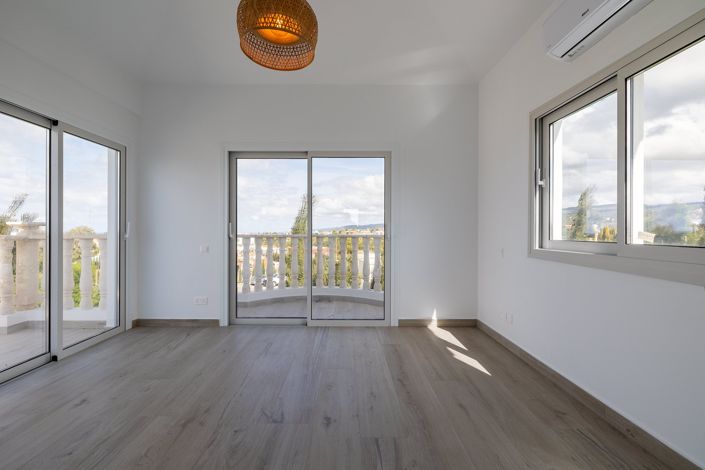 Image No.25-Maison de 4 chambres à vendre à Peyia