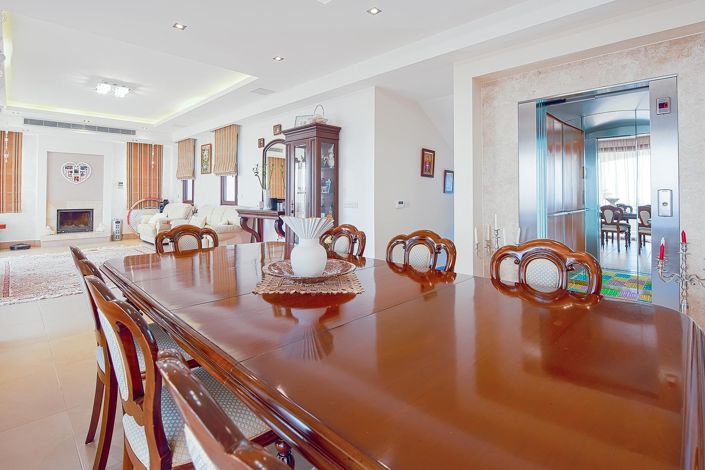 Image No.5-Maison de 5 chambres à vendre à Peyia