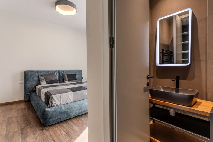 Image No.18-4 Bed House for sale