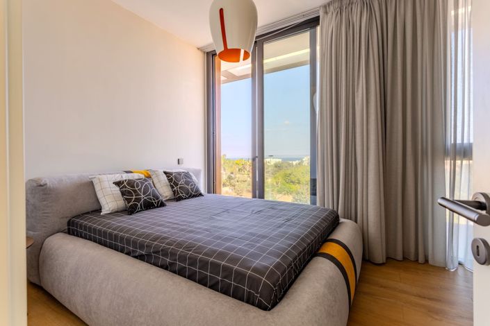 Image No.24-4 Bed House for sale