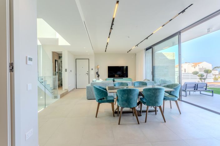 Image No.4-4 Bed House for sale