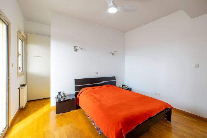 Image No.10-5 Bed House for sale