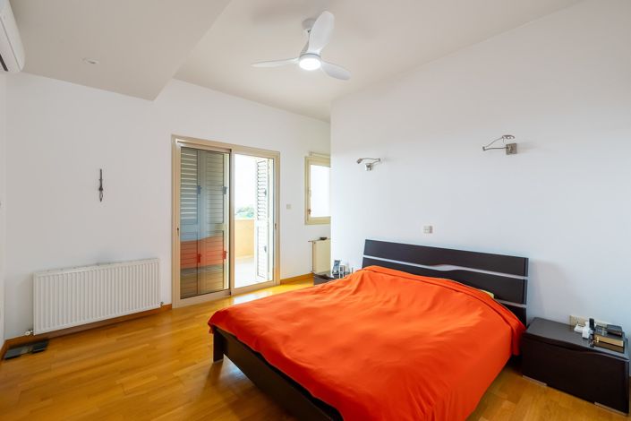 Image No.11-5 Bed House for sale