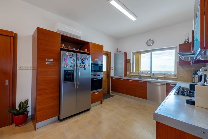 Image No.9-5 Bed House for sale