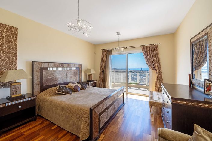 Image No.14-4 Bed House for sale