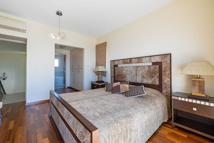 Image No.16-4 Bed House for sale