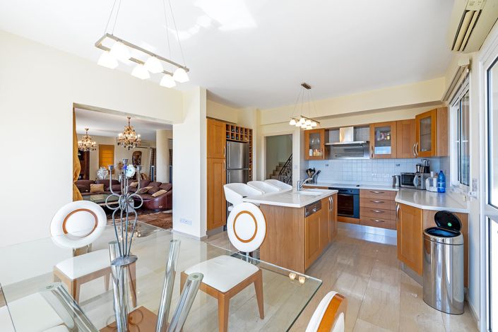 Image No.8-4 Bed House for sale