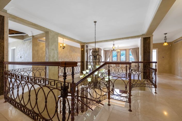 Image No.16-8 Bed Villa for sale