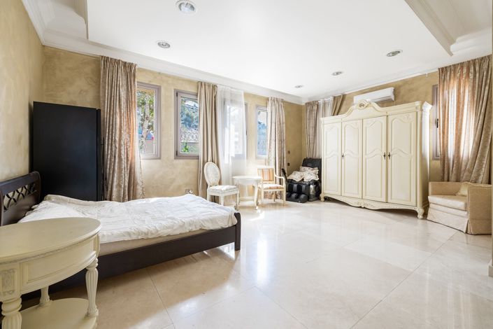 Image No.18-8 Bed Villa for sale