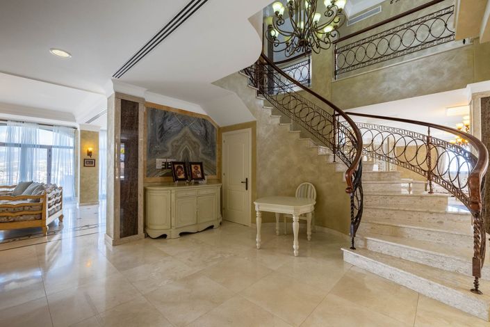 Image No.9-8 Bed Villa for sale